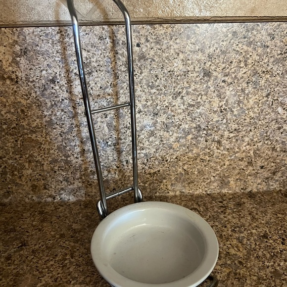 The Pampered Chef 1678 Metal and White Ceramic Spoon Rest - Picture 1 of 3